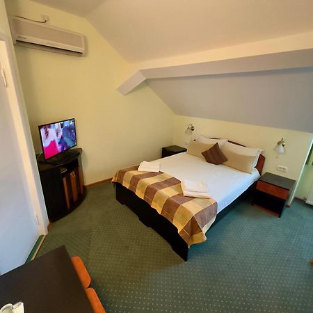 Pension Hotel Fast Radauti Exterior photo