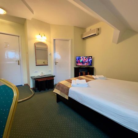 Pension Hotel Fast Radauti Exterior photo