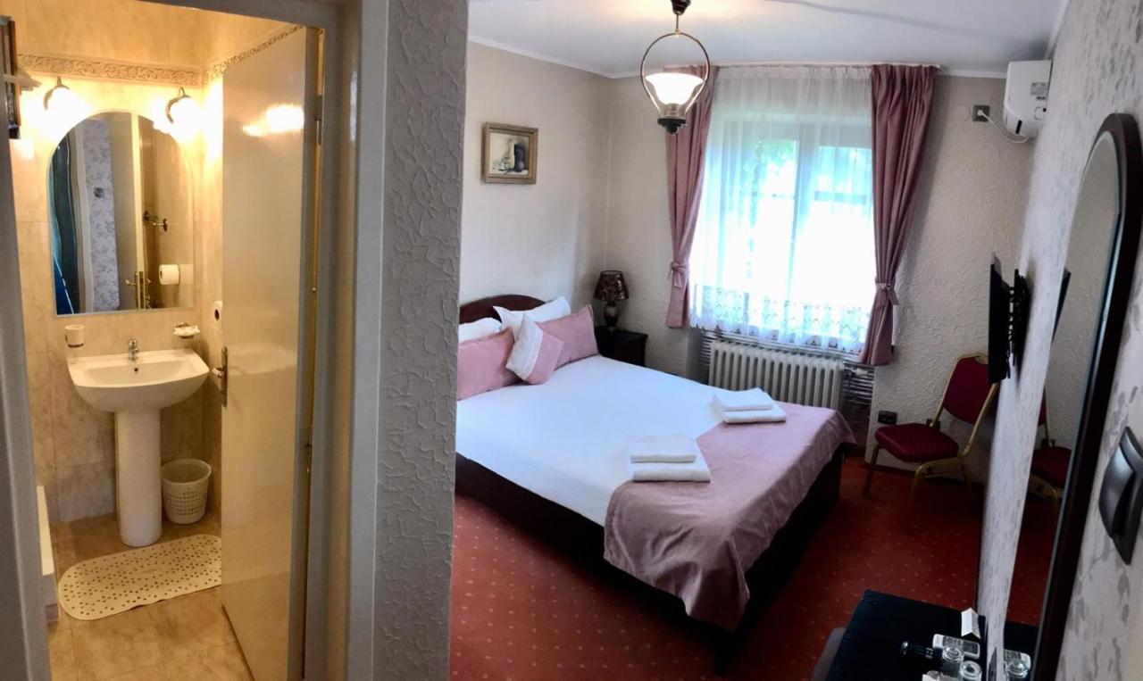 Pension Hotel Fast Radauti Exterior photo