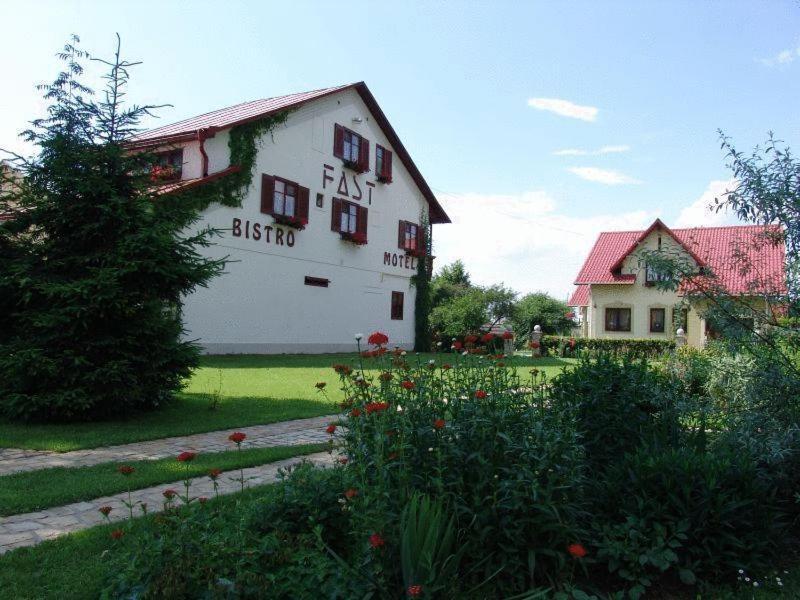 Pension Hotel Fast Radauti Exterior photo