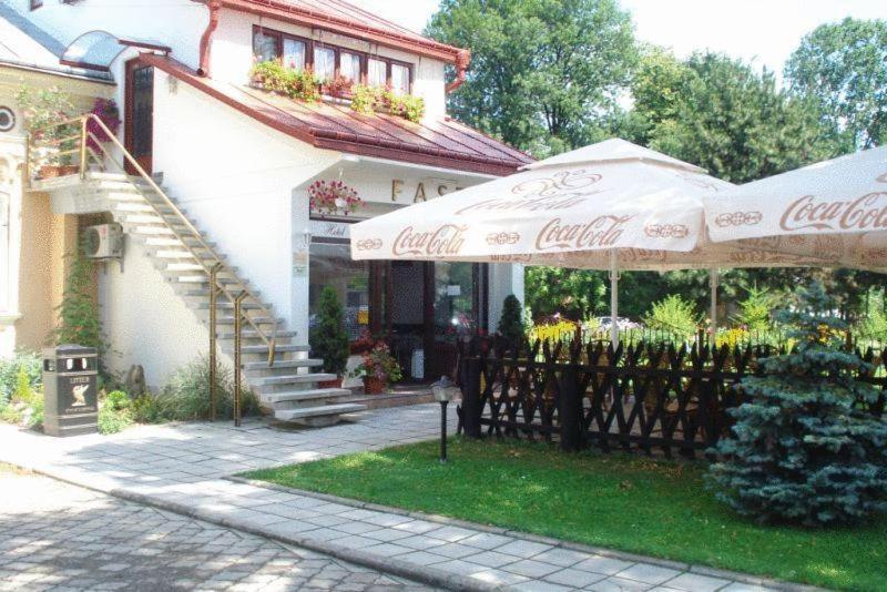 Pension Hotel Fast Radauti Exterior photo