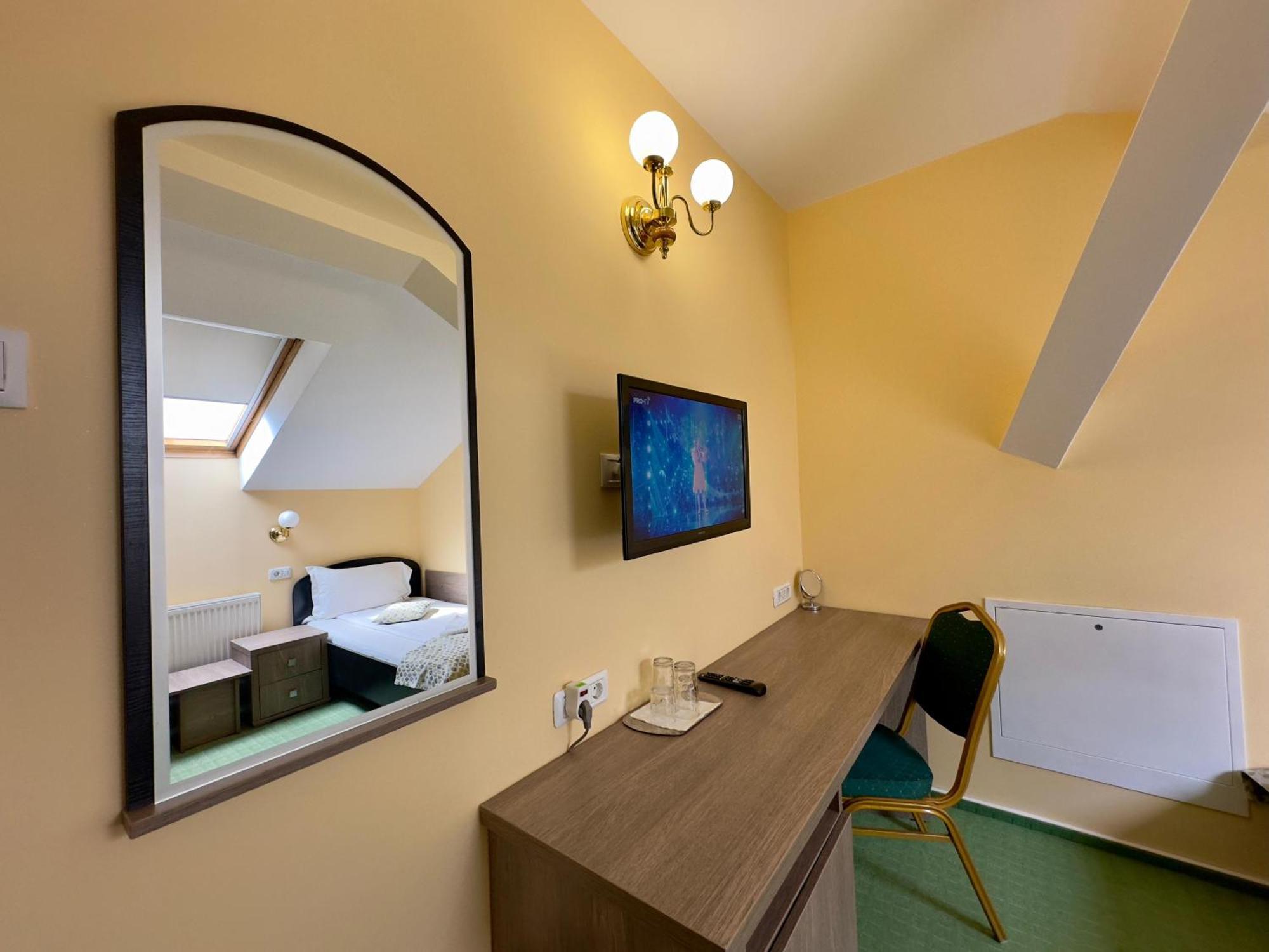 Pension Hotel Fast Radauti Exterior photo