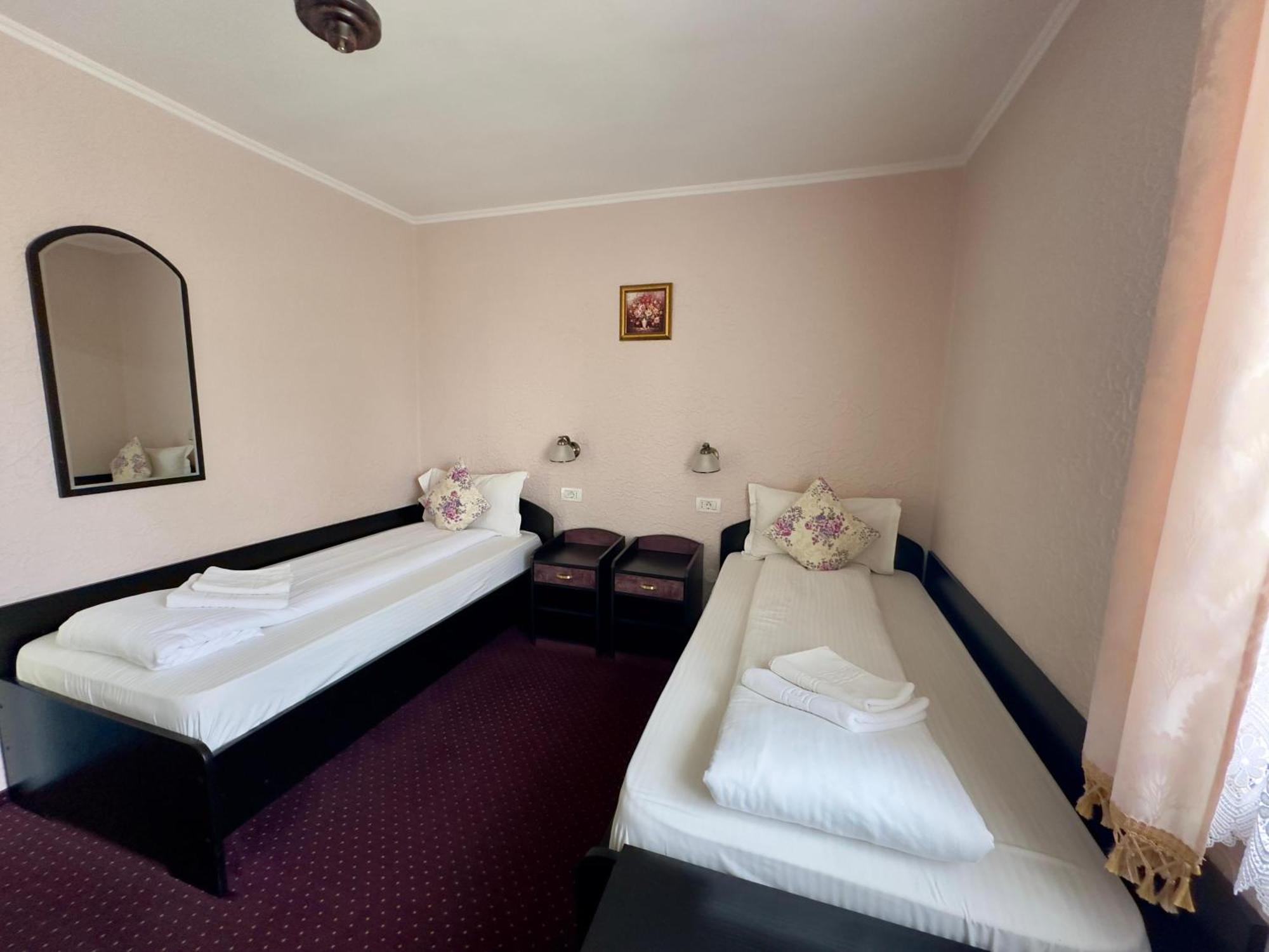 Pension Hotel Fast Radauti Exterior photo