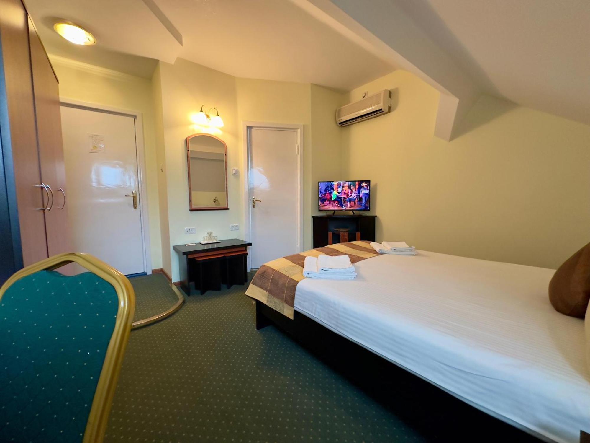 Pension Hotel Fast Radauti Exterior photo