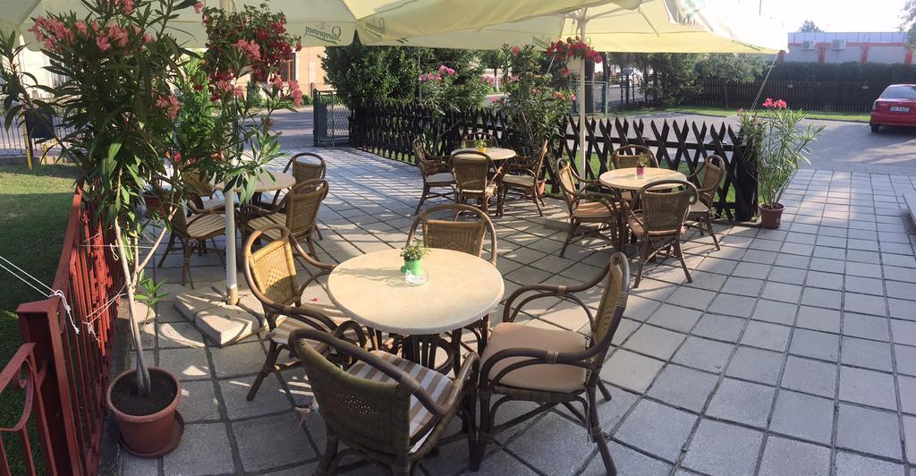 Pension Hotel Fast Radauti Exterior photo