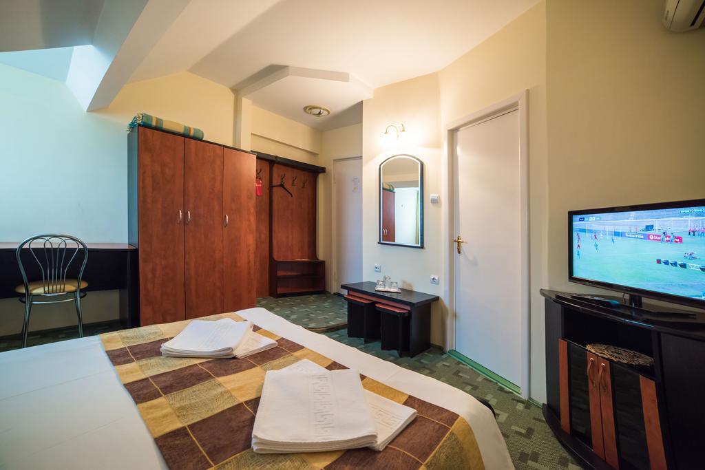 Pension Hotel Fast Radauti Room photo