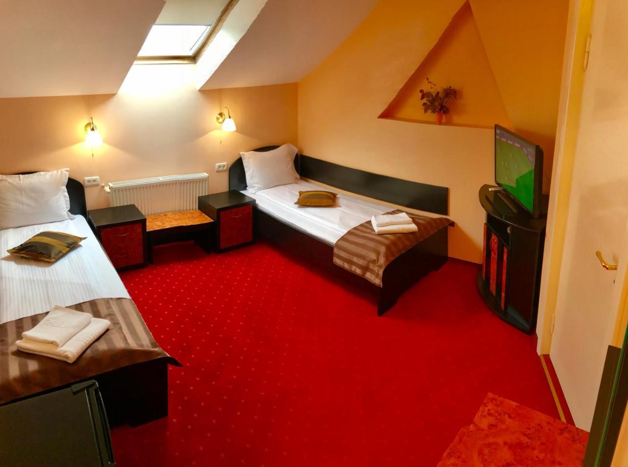 Pension Hotel Fast Radauti Exterior photo