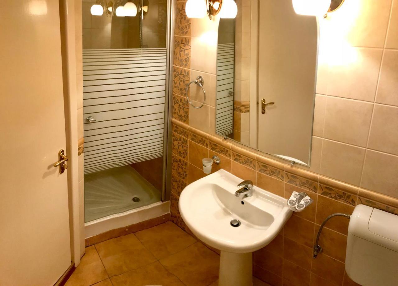 Pension Hotel Fast Radauti Exterior photo