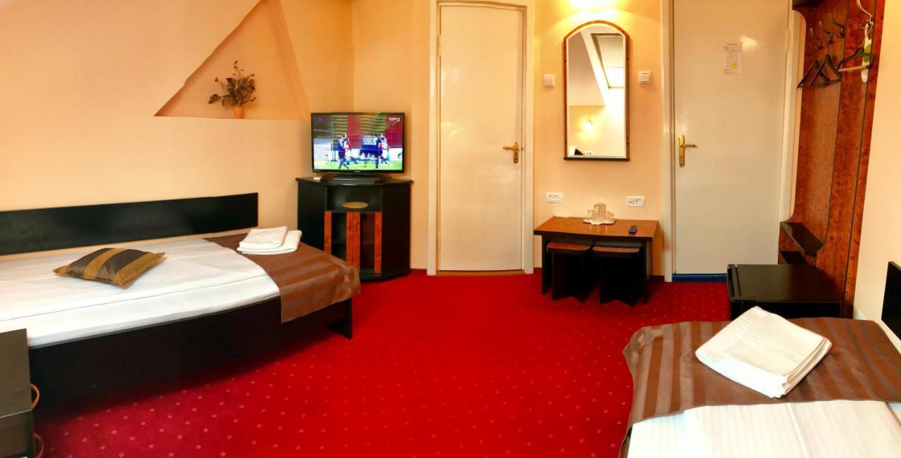 Pension Hotel Fast Radauti Exterior photo