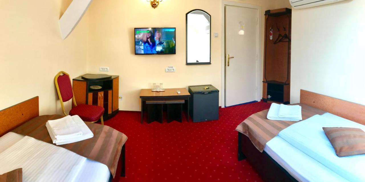 Pension Hotel Fast Radauti Exterior photo