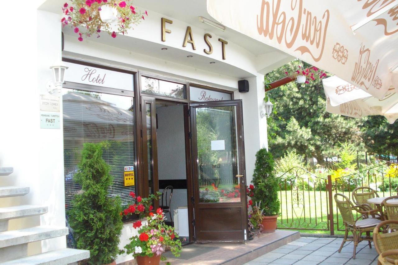 Pension Hotel Fast Radauti Exterior photo